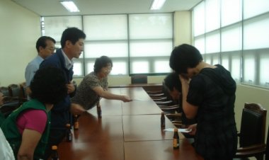 전하2동 새마을회 어려운 이웃에 암치료비 전달