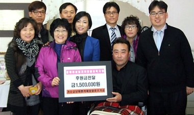 가수 금낭화씨  장애여성 후원금 전달