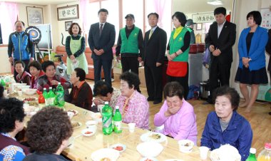 방어동 새마을부녀회 어르신 점심대접
