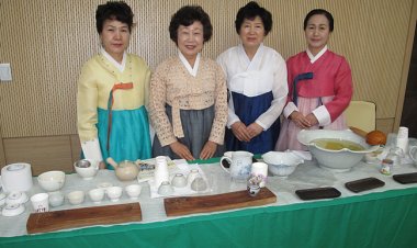 예다원 중앙회 회원들의 차봉사