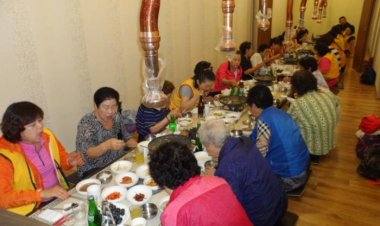 방어동 여성자원봉사회 어르신 초청 점심대접