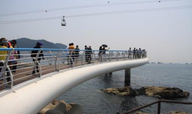 새로운 명소로 거듭나는 부산송도 구름 산책로