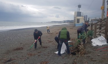 북구청 공무원, 강동동 신명해안 해안쓰레기 수거활동