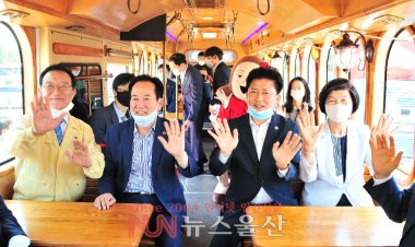 박태완 중구청장, 울산시티투어 트롤리버스 시승식 참석