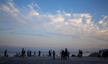 6월의 여름밤은 축제의 연속이다.