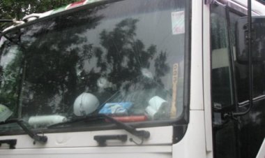 주차된 덤프트럭 11대 잇따라 파손