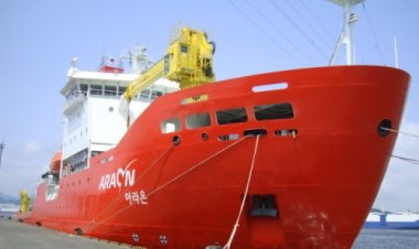 세계 최고 쇄빙선'아라온호'울산항 입항