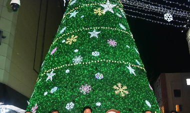 중구, 뉴코아아울렛 앞 대형 크리스마스트리 등 점등