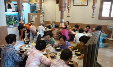 복산2동 바르게살기위원회, 어르신 삼계탕 대접