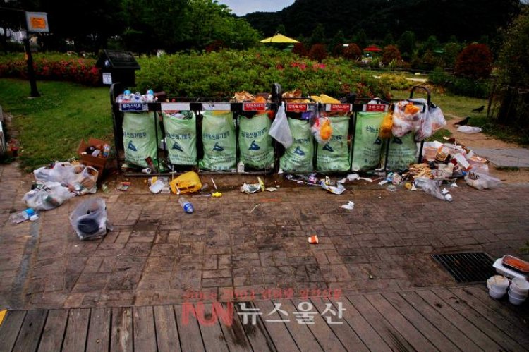 태화강 국가정원 쓰레기로 몸살