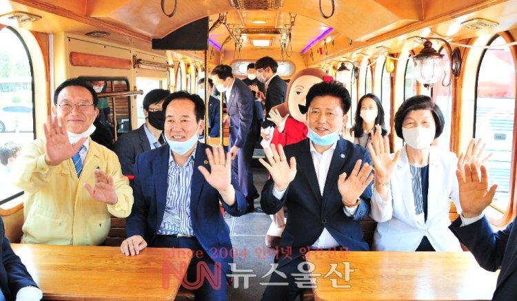박태완 중구청장, 울산시티투어 트롤리버스 시승식 참석