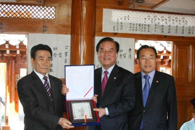 정갑윤 부의장, 충숙공 이예선생 기념사업회로부터 감사패