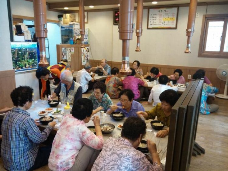 복산2동 바르게살기위원회, 어르신 삼계탕 대접