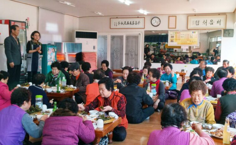 반구2동 신사동 왕족발 경로당 점심 대접