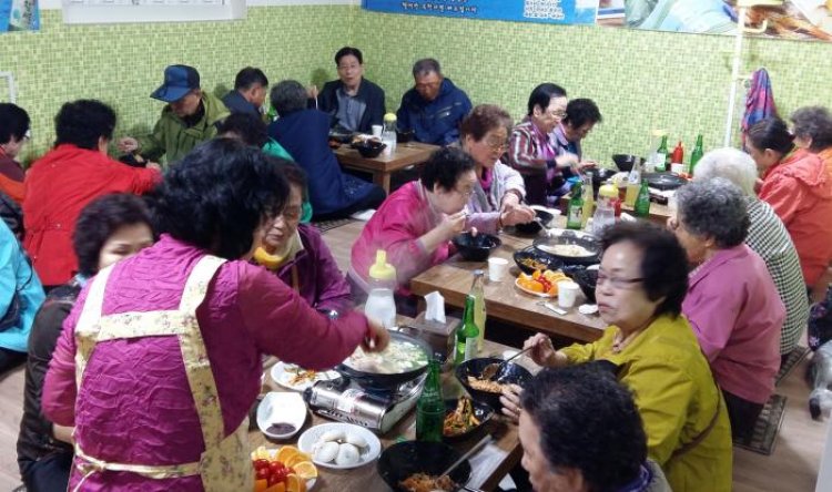 전하2동, 대박수산 박유경 대표, 어르신 점심대접