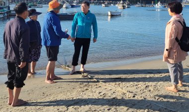 김종훈 동구청장, 일산해수욕장 맨발걷기 현장 체험