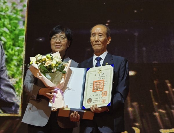 대한노인회 울산 동구 천두식 지회장  제29회 노인의날 기념식에서 ‘국민훈장 석류장’수상