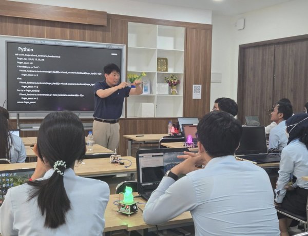 효정고 신승진 교사, ‘올해의 스승상’ 수상